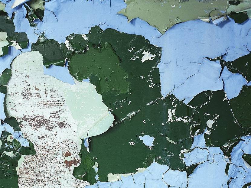 Viele Farbschichten sehen unschön aus und blättern leicht ab.