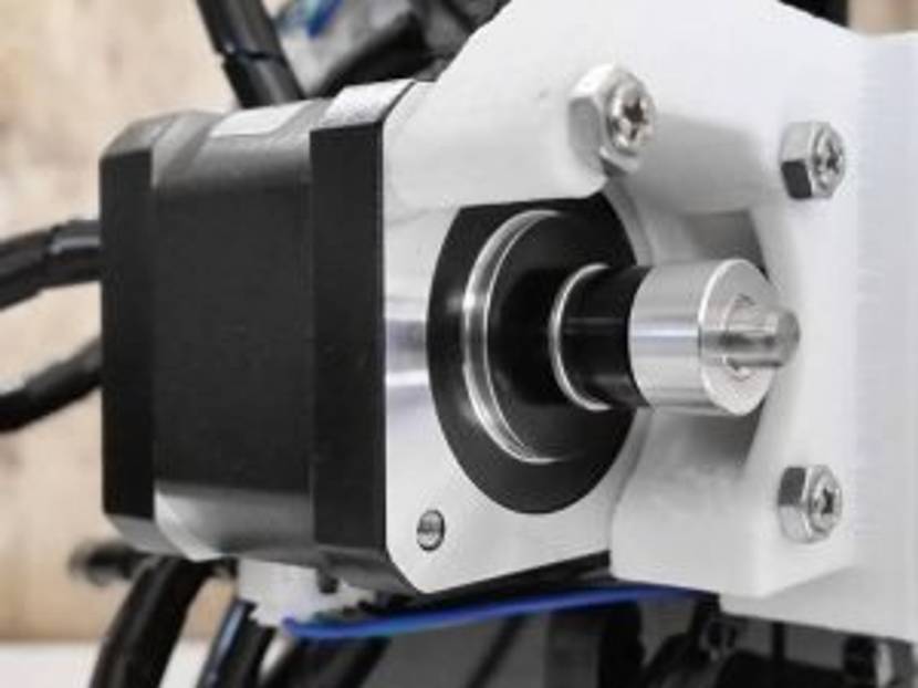 Schrittmotor zum Steuern der Achsbewegung