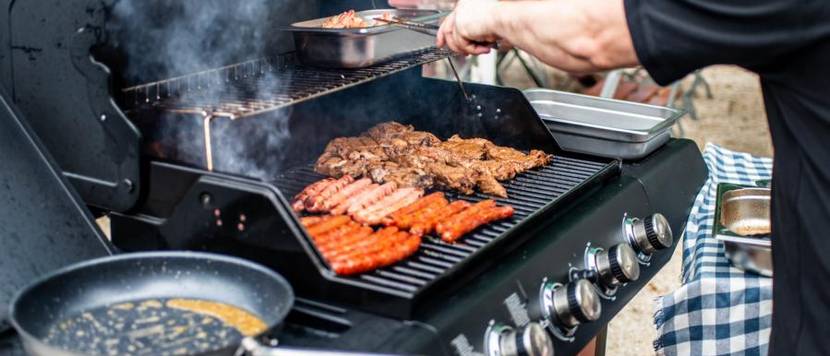 gasgrill-seitenbrenner-pfanne