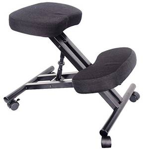 Eine Alternative zum ergonomischen Bürostuhl: der Hocker bzw. Kniestuhl von Dynamic24.