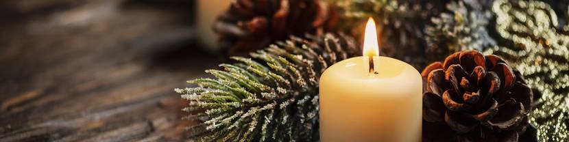 Weihnachtliche Deko mit Kerze