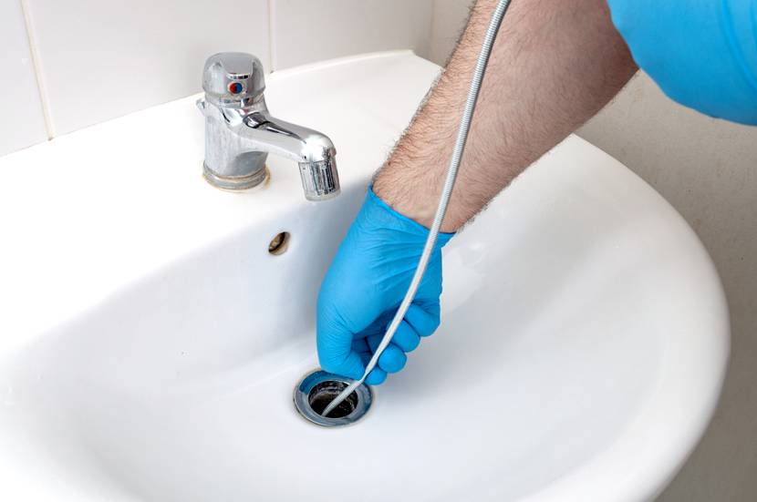 abfluss im bad reinigen