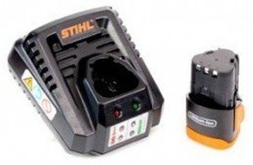 Stihl Ladegerät und Akku für Grasschere