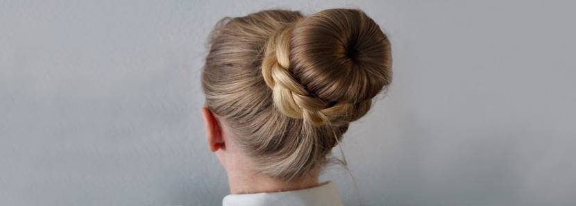 Hochsteckfrisur für lange Haare.