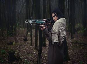 frau mit armbrust