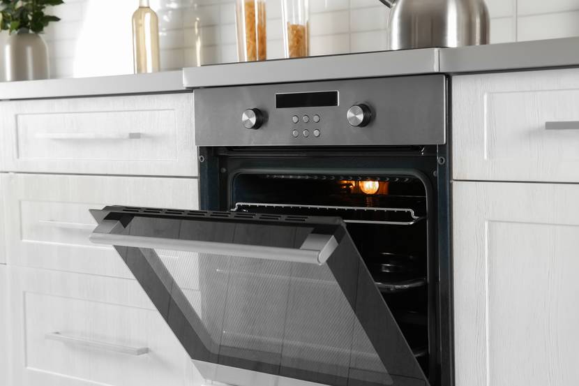 backofen mit dampfgarer geoeffnet