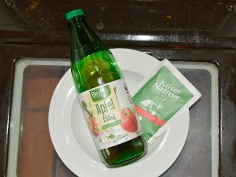 teller mit apfelessig und natron