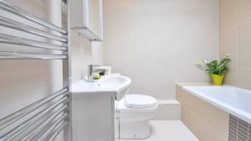 Badezimmer steril minimalistisch