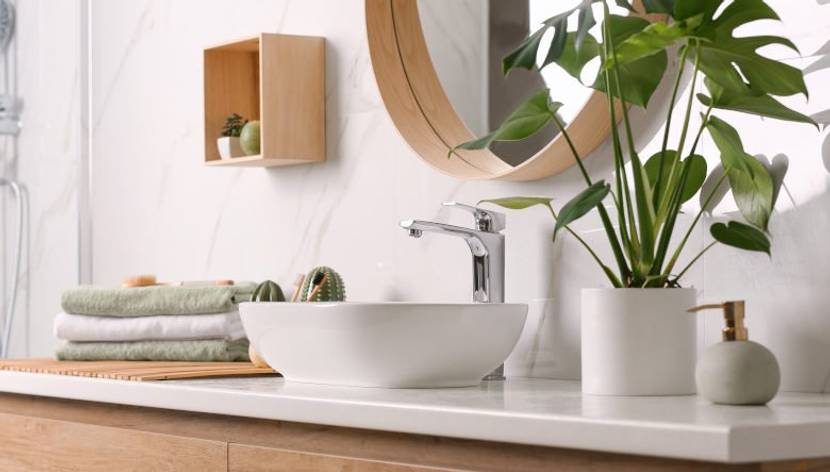 Badezimmer putzen: Tipps und Hausmittel für ein sauberes Bad