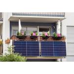 Zwei Solarpanels an einem Balkon