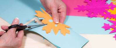 basteln-mit-papier-schere-kleber