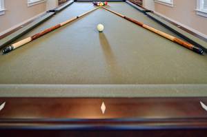 Billardtisch mit Schieferplatte