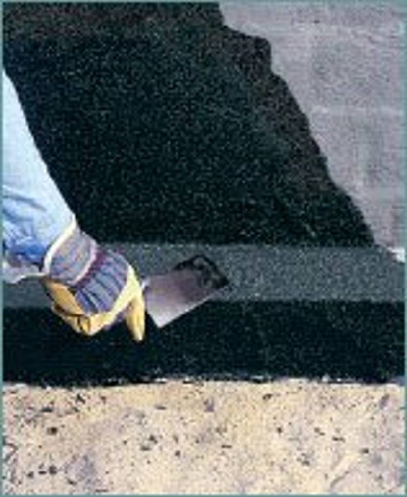 Bitumen auf Dichtschlämme aufbringen