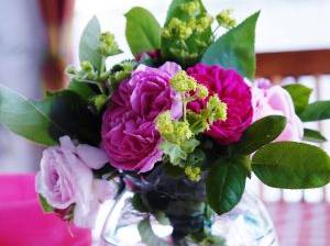 gefüllte Rosen gebunden