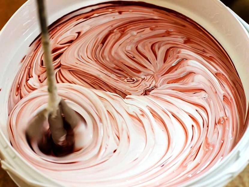 Farbe wird gerührt