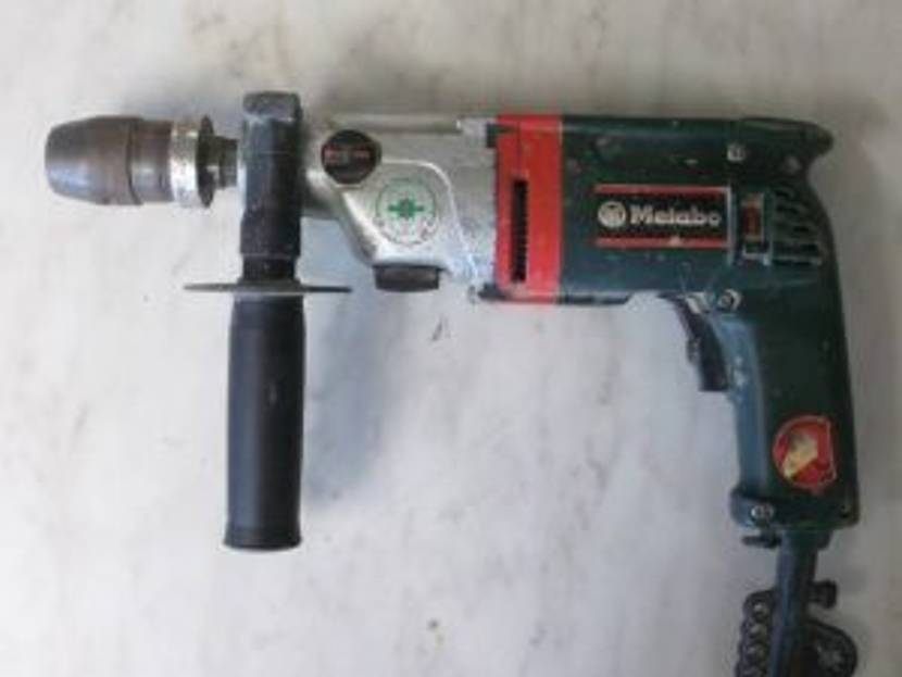 Schlagbohrmaschine mit Schnellspannbohrfutter