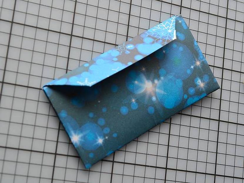 Klappe von oben nach unten bringen