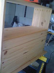 buecherrergal-weiss-wand