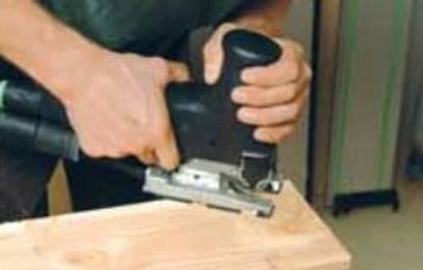 Nr. 2: Mit einer Stichsäge schneiden Sie die runden Konturen