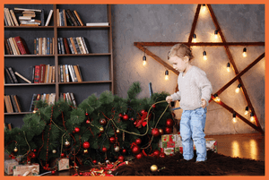 Chaos an Weihnachten: Gerade beim Weihnachtsbaumständer für sehr große Bäume sollten Sie auf die geeignete Ständergröße achten, um die Standsicherheit zu garantieren.