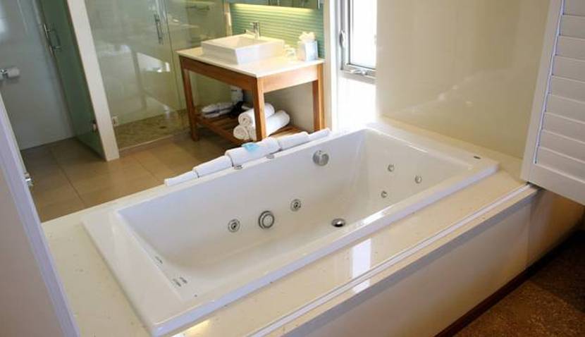 Badwanne mit Whirlpool