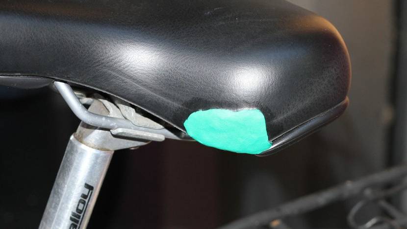 Fahrradsattel reparieren mit Sugru