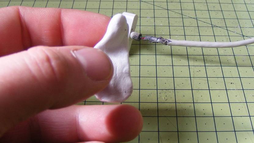 Sugru für kaputte Kabelisolierung formen