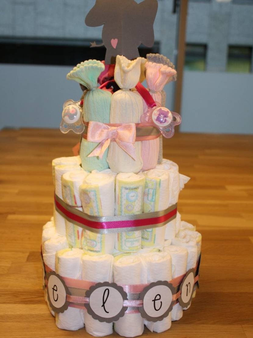 Vorderseite der dekorierten Windeltorte
