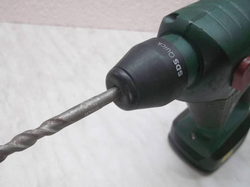 Akku-Bohrhammer mit SDS-Quick-Futter