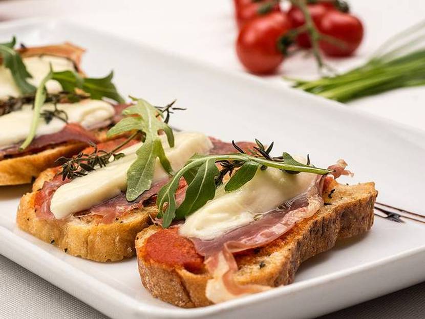 Mit Schinken, Ruccola und Mozarella