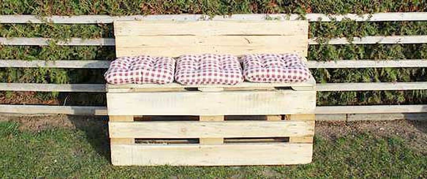 Gartenbank aus Europaletten selber bauen Anleitung in 5 Schritten