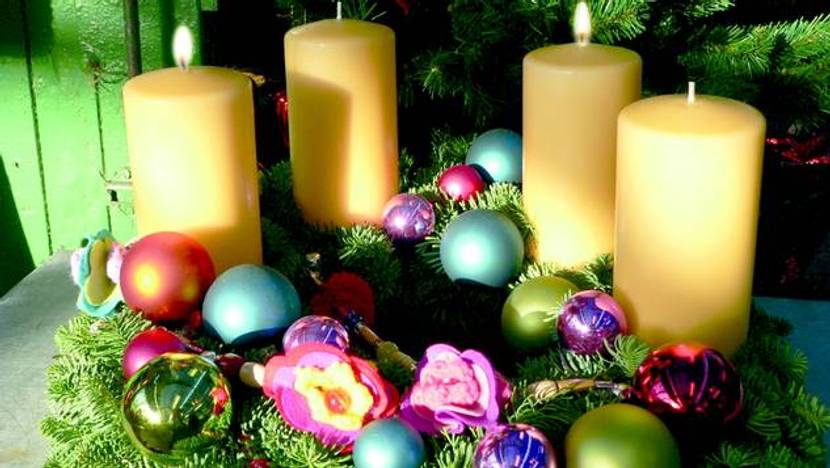 Bunter Adventskranz