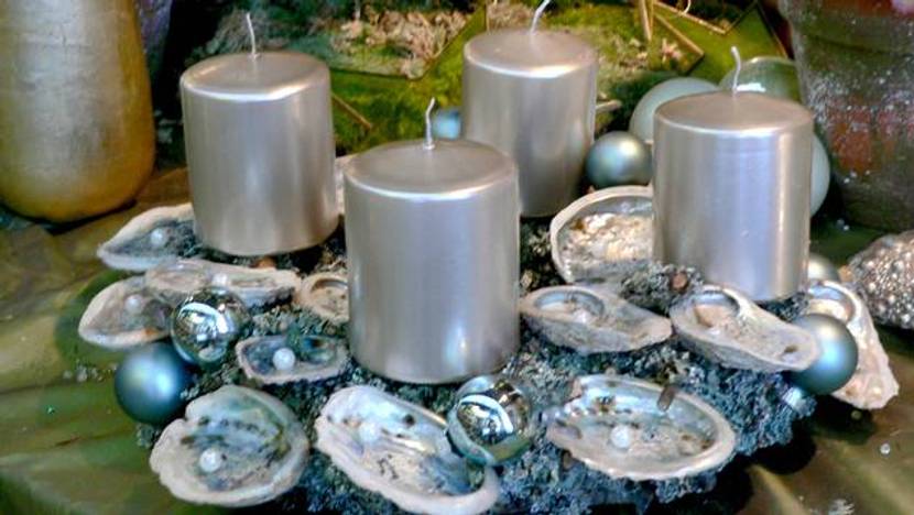 Adventskranz mit Muscheln und Perlen