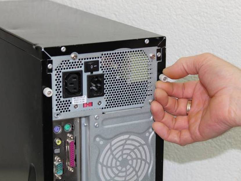 PC-Gehäuse zum Reinigen öffnen.