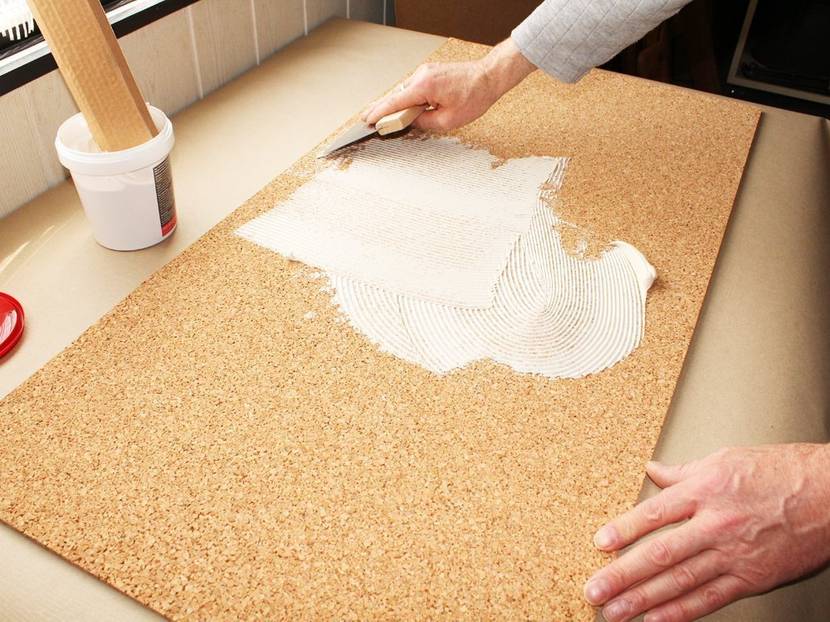 Gleichmäßig mit dem Zahnspachtel verteilen