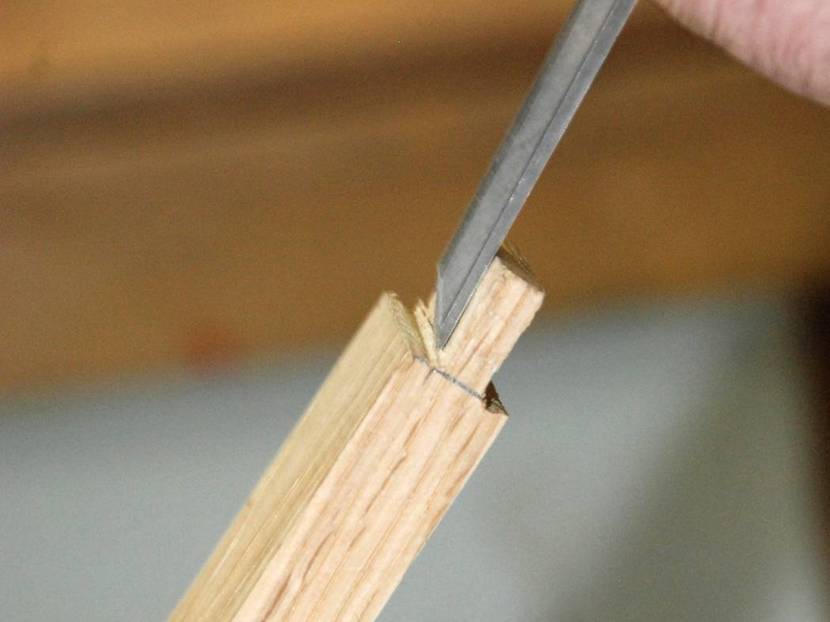 Holzverbindung Schlitz und Zapfen: Zapfenstück glätten