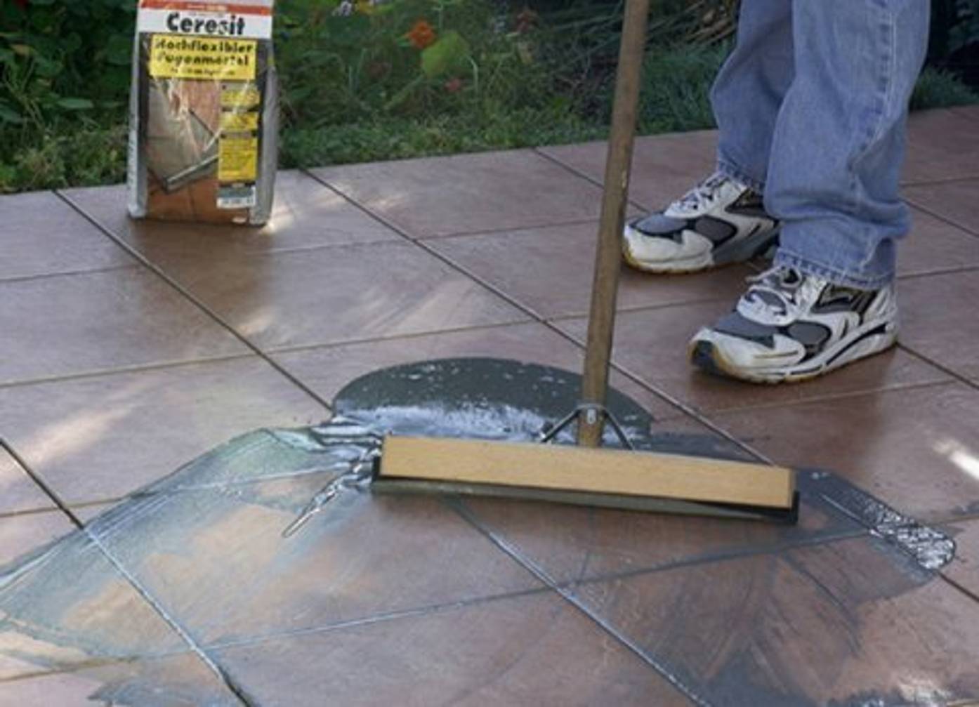 Außenfliesen und Terrassenfliesen verlegen Anleitung in 7 Schritten heimwerker.de