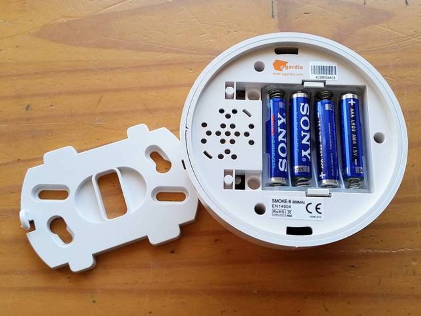 Einfacher Batteriewechsel dank Befestigungsplatte