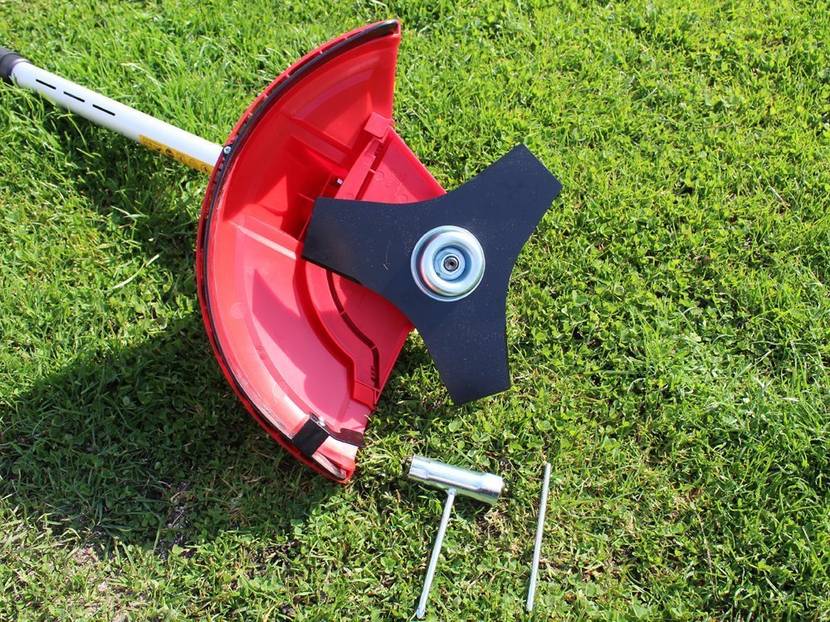 Sensenaufsatz mit Sensenmesser
