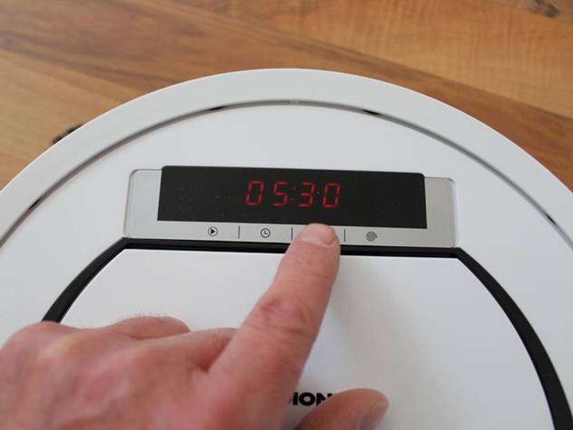 Nicht sehr komfortabel aber eine tägliche automatische Reinigung kann eingerichtet werden.