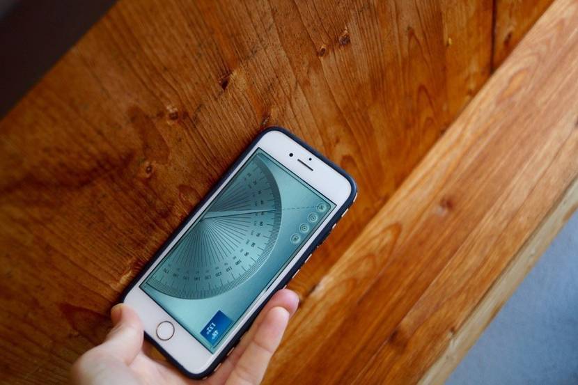 Dachneigung ohne Rechnen ermitteln mit einer Neigungsmesser-App.