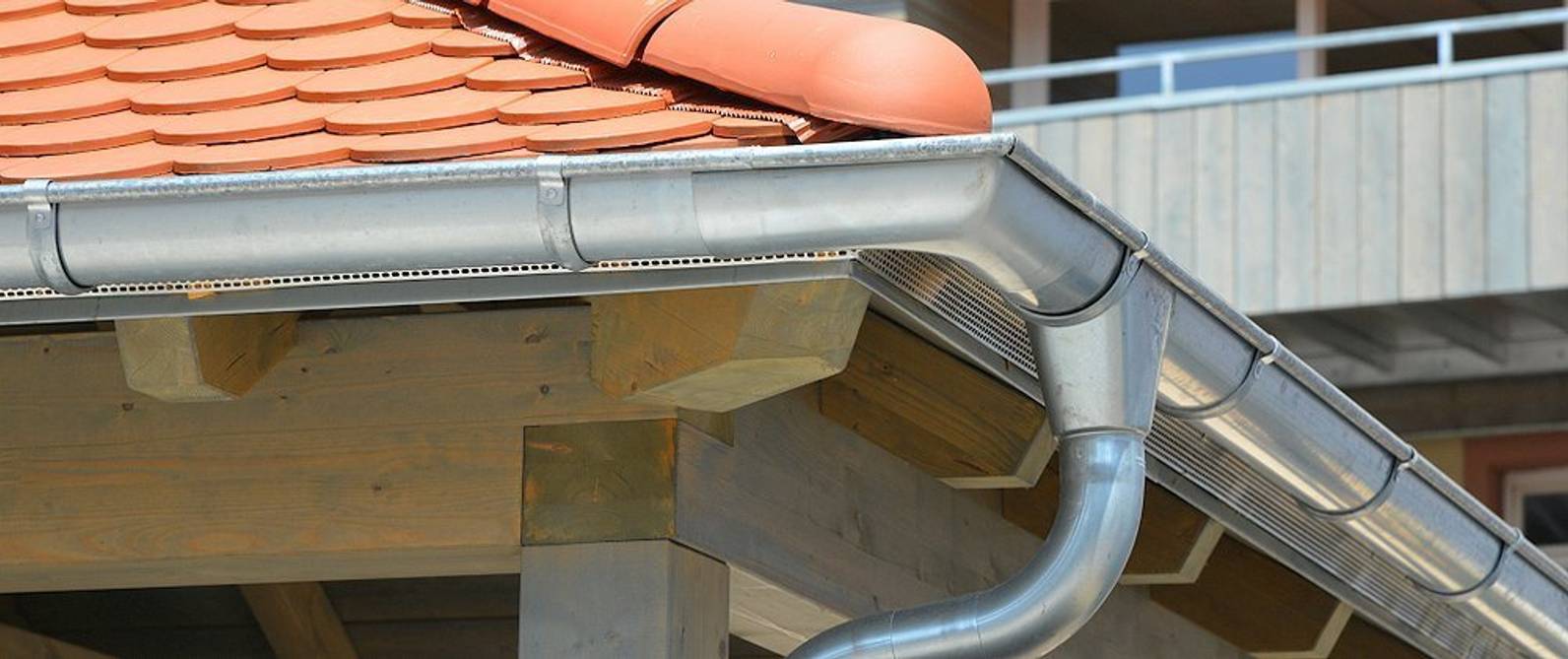 Regenrinne montieren Montageanleitung in 5 einfachen Schritten für DIY