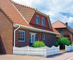 dachrinne-kunststoff-weiss-haus