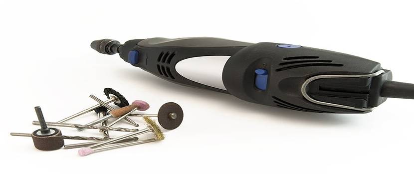 Dremel mit Werkzeugen