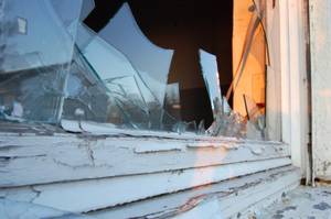 eine glasversicherung zahlt die kosten für kaputte fenster nicht nur infolge eines einbruchs, sondern auch bei eigenverschulden.