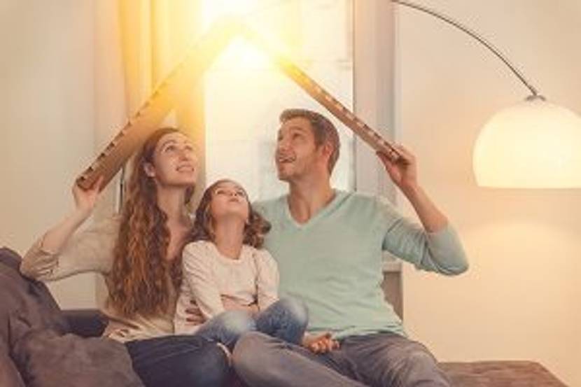 familie plant baumhaus