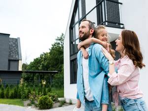 familie vor eigenheim