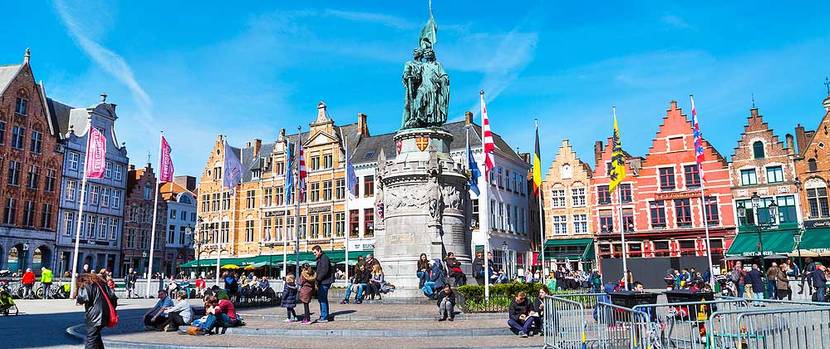 Historische Fassaden in bunten Farben renoviert