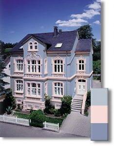 Historische Fassade: Taubenblau und rosé