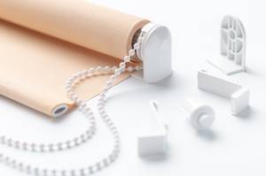 rollo mit material zur befestigung